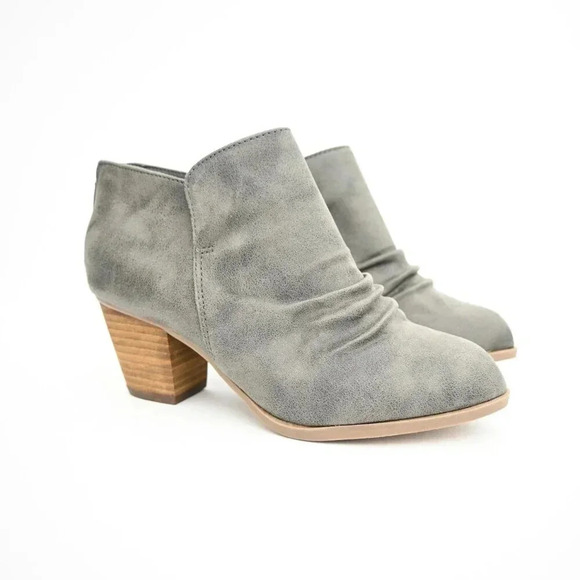 Report "Clarice" Bootie NWOB - Picture 1 of 6